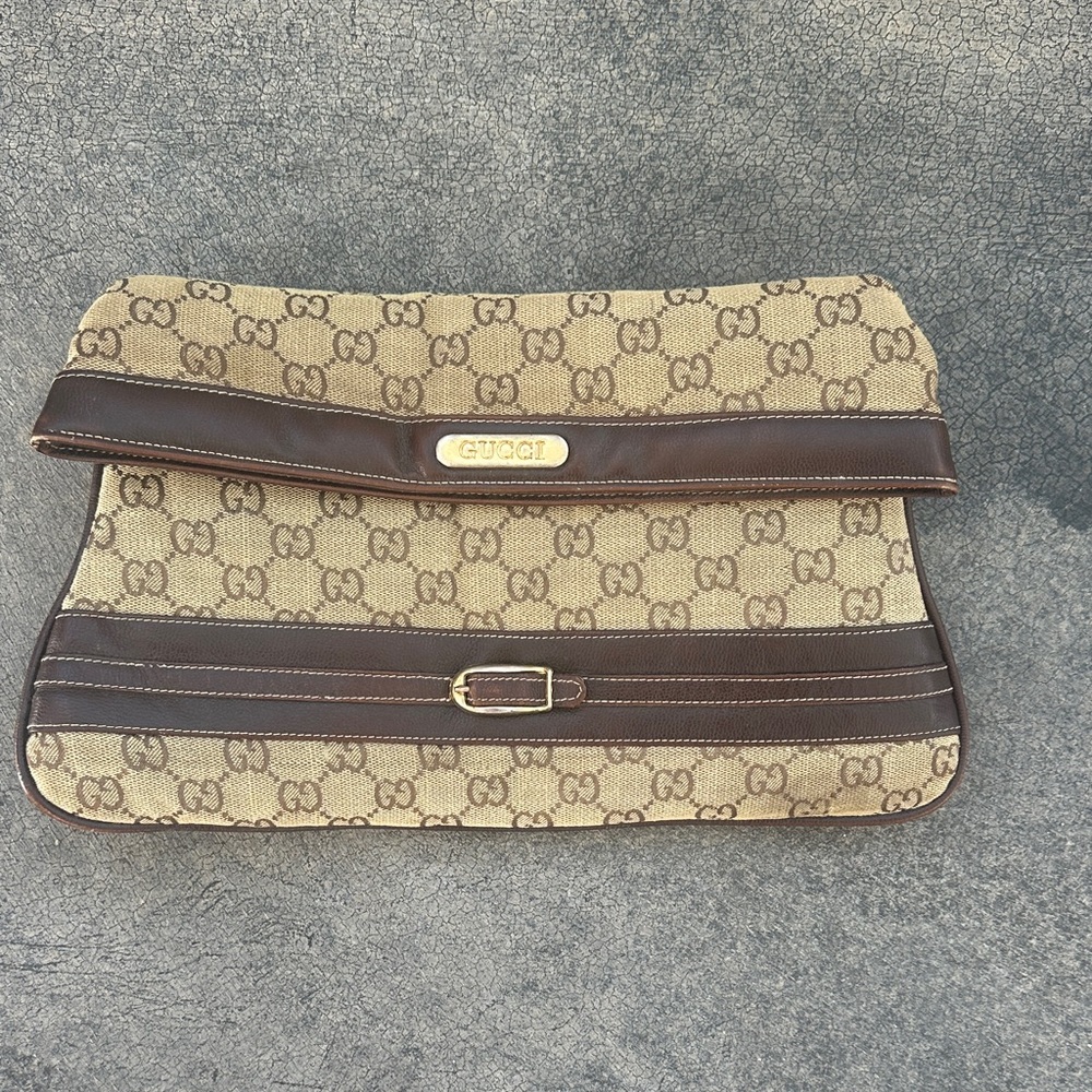 Vintage Gucci fold over clutch. 1970’s classic fabric w/ old Gucci markings